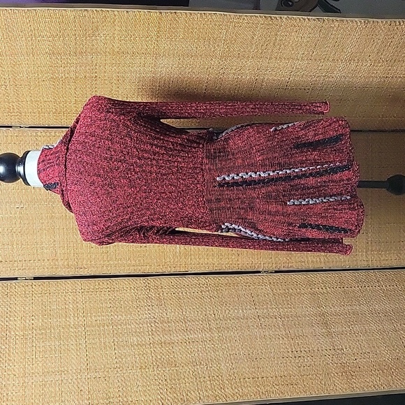 Duster - Picture 3 of 3